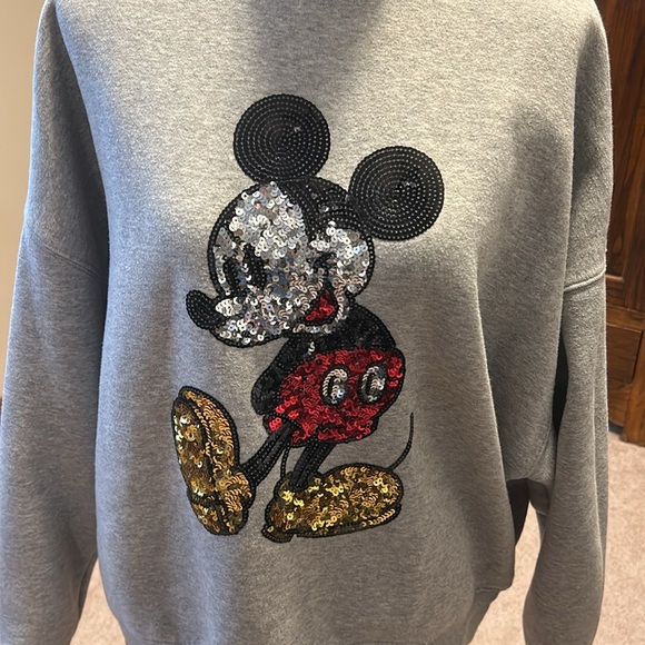 Very gently used Mickey Mouse sweatshirt - Picture 2 of 4